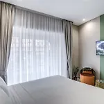 The Oasis نابولي