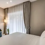 The Oasis نابولي